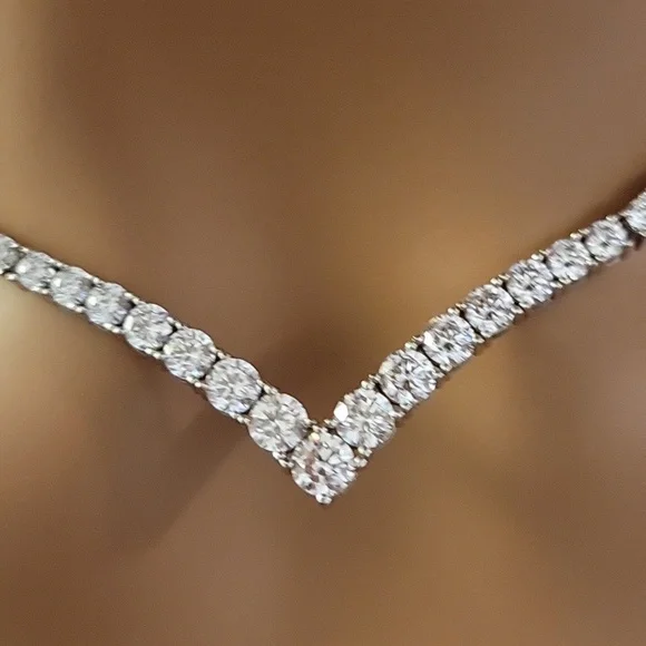 Elegant Silver Necklace - Picture 14 of 14